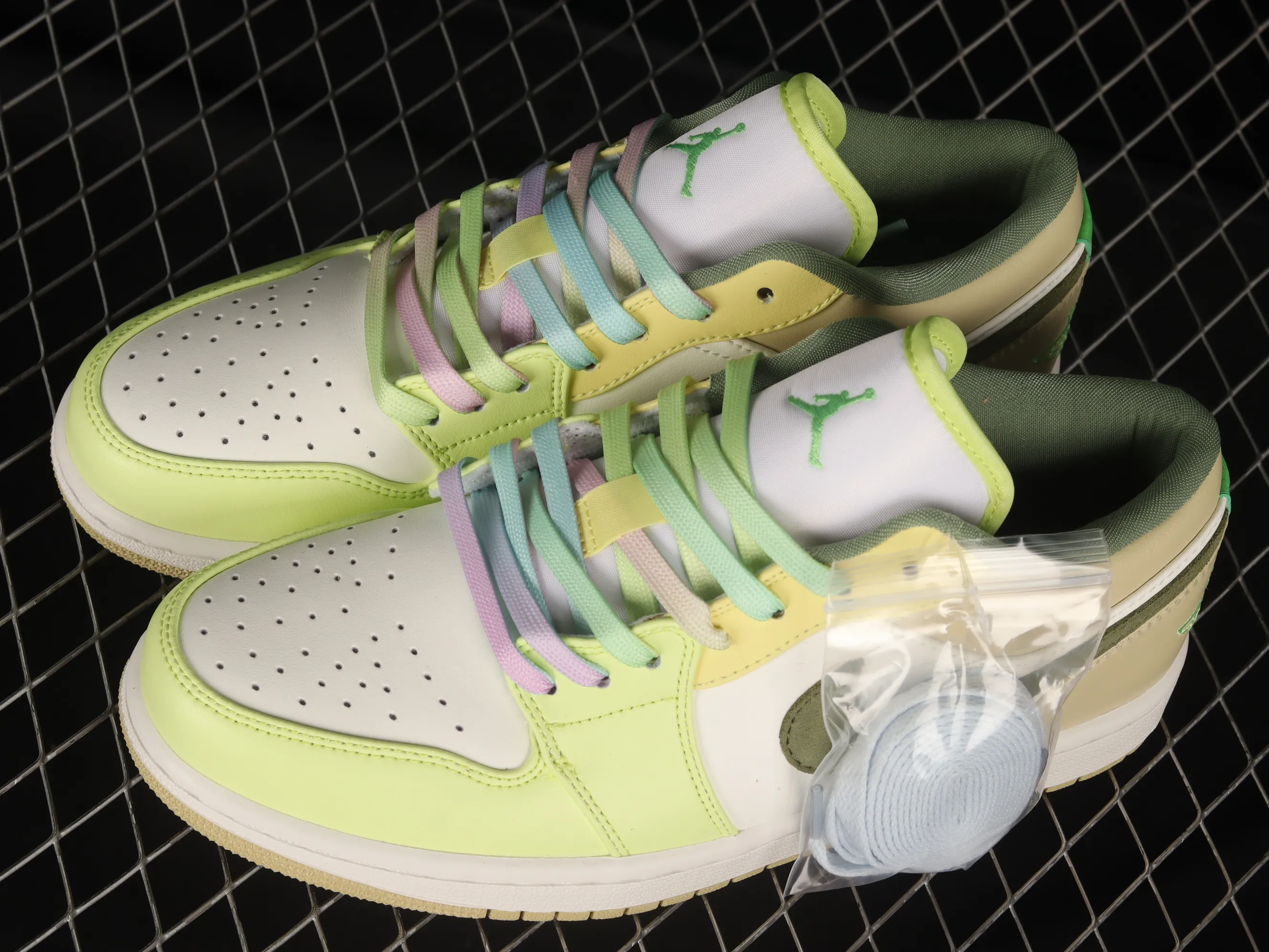 All categories Air Jordan Jordan series basketball shoes Air Jordan 1 Low Air Jordan 1 Low AJ1 Joe 1 fresh white and green cultural low-top basketball shoes FD9906-131
